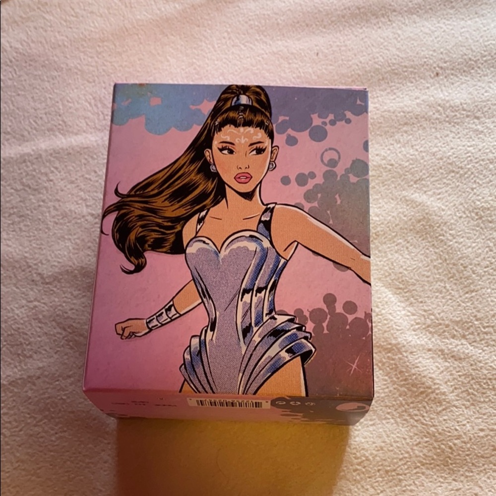 ariana grande R.E.M perfume box